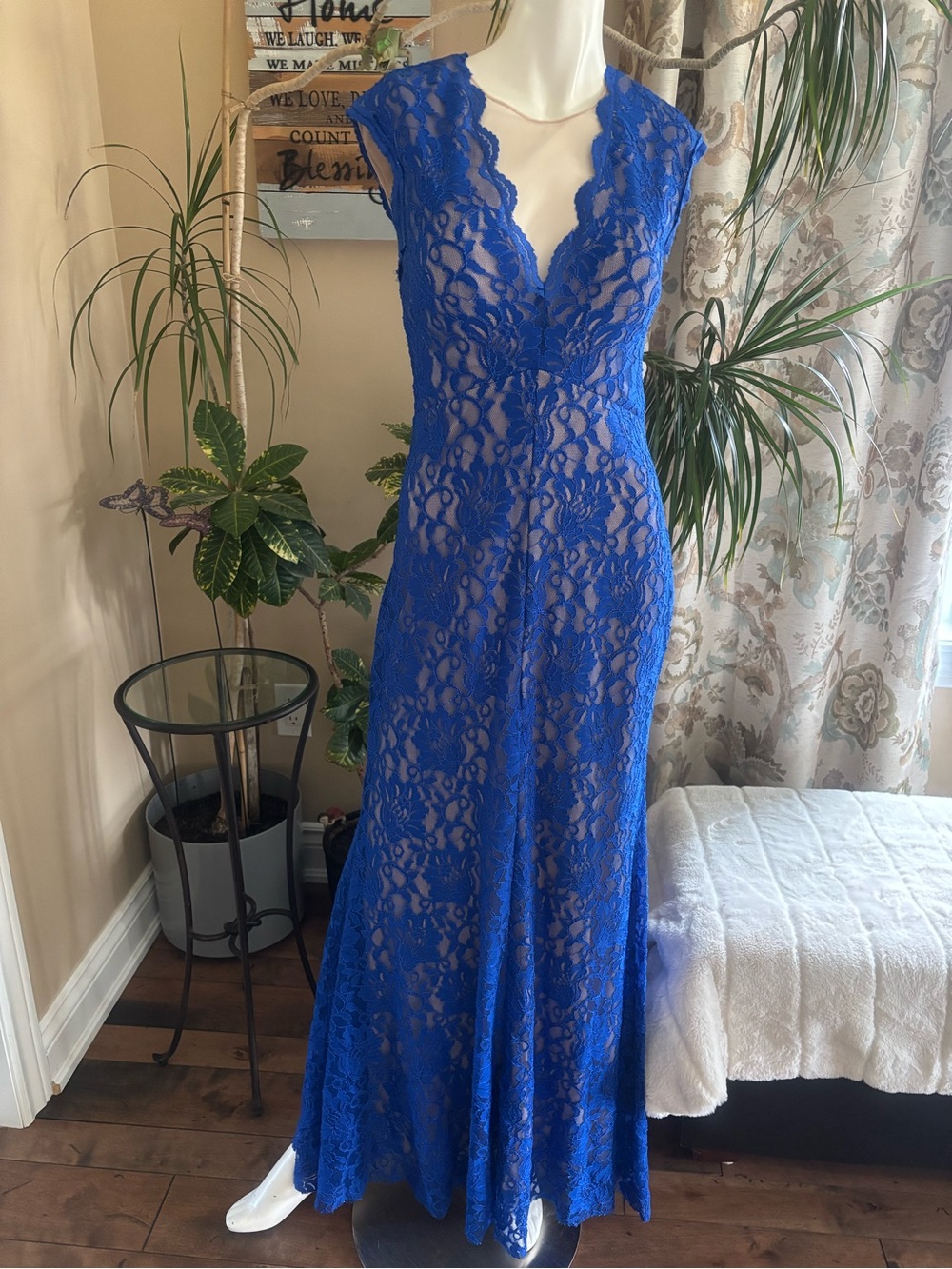Cap-Sleeve Royal Blue Lace V-Neck Gown